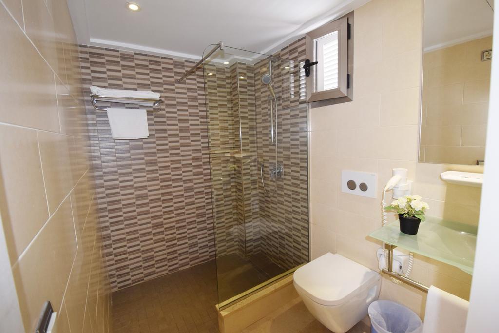 Apartamentos Ferrera Pins Cala Ferrera  Exteriér fotografie